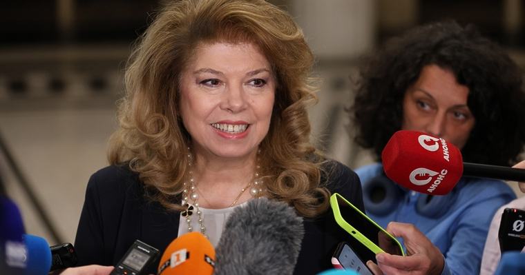 Илияна Йотова побърза да се оправдае: не е писала на украински