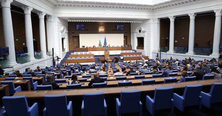 Парламентът одобри нови кораби за ВМС и промени по сделката за „Страйкър“
