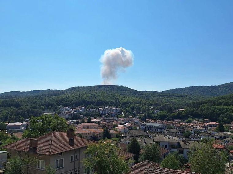 Контролирано взривяват боеприпаси край село Белица в петък, пускат BG-ALERT