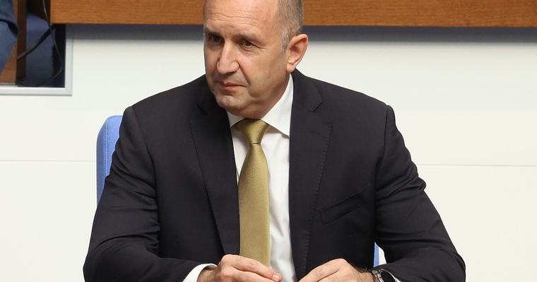 ДЕНЯТ В НЯКОЛКО РЕДА: Гергана Петрова срещу Радев, Тръмп срещу Онтарио