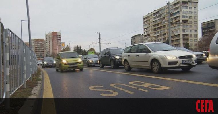 ПП предлага такситата с клиенти да се движат в бус лентите