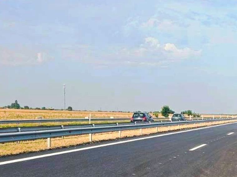 Движението при км 329 на "Тракия" в посока София се осъществява в активна лента