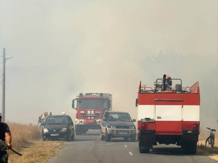 Пожар гори и в опанското село Бял извор