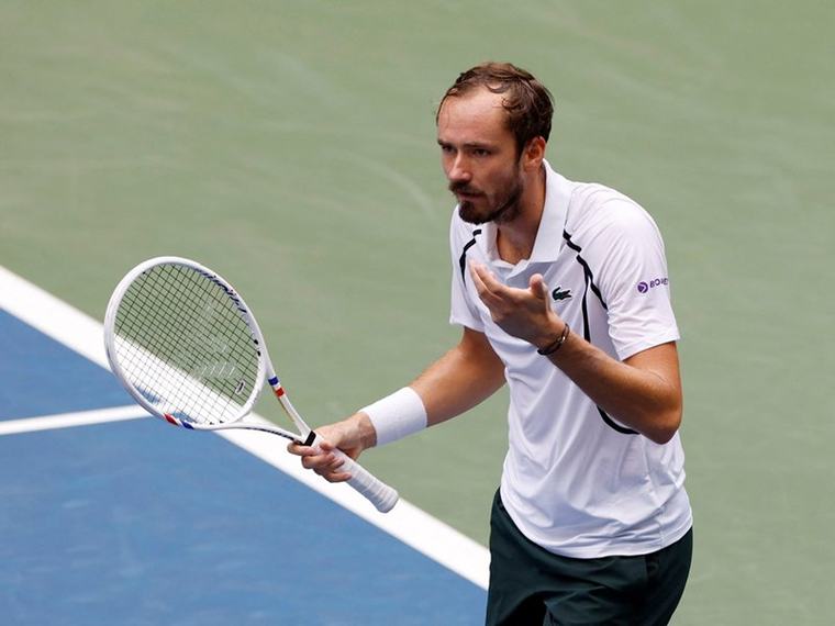 Птици прекъснаха мач на US Open