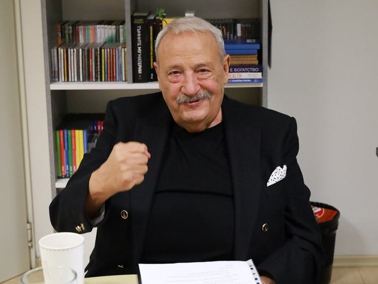Иван Гарелов, когото гледат милиони – сред тях и онези, които управляват