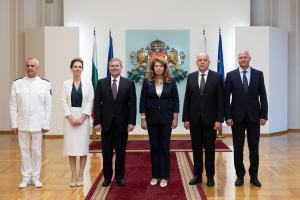 Шефът на разузнаването на НАТО преслуша Йотова и Радев