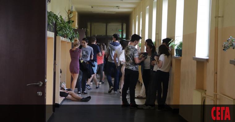PISA 2025: Деветокласниците ни са с рекорден срив по четене и математика