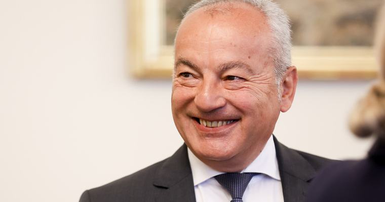 Правителството сваля минималната работна заплата с 30 евро