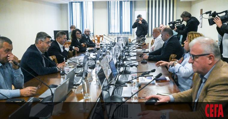 Прокурорската колегия си поигра с кворума в угода на сина на свой член