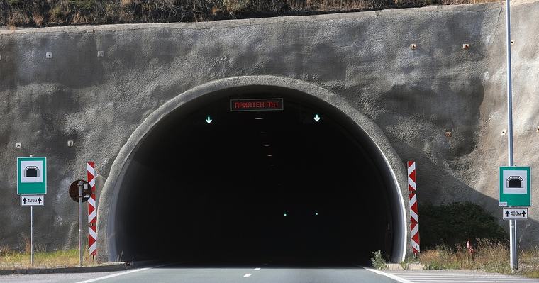 Не работи осветлението в тунел от най-новата ни т. нар. магистрала