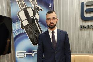 България е критична и в НАТО, и в ЕС, каза управляващ депутат