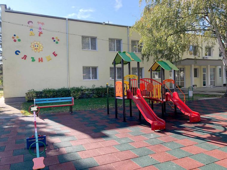 Сигнали за бомби в детски градини и училища в десетки градове на страната