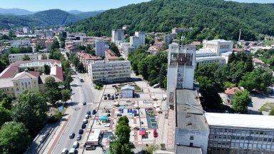 Полицай е пострадал при задържането на двама мъже в габровски квартал