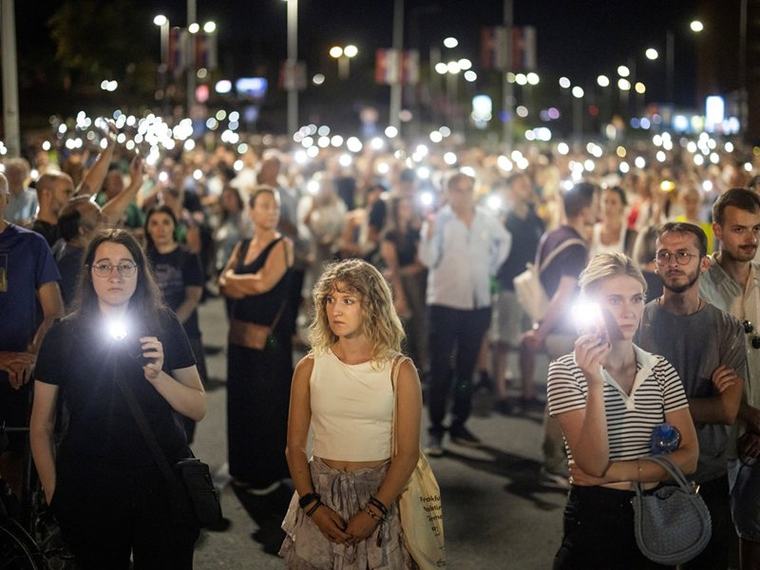 Шпионски софтуери следят протестъри в Сърбия, а в Албания трият инстаграма