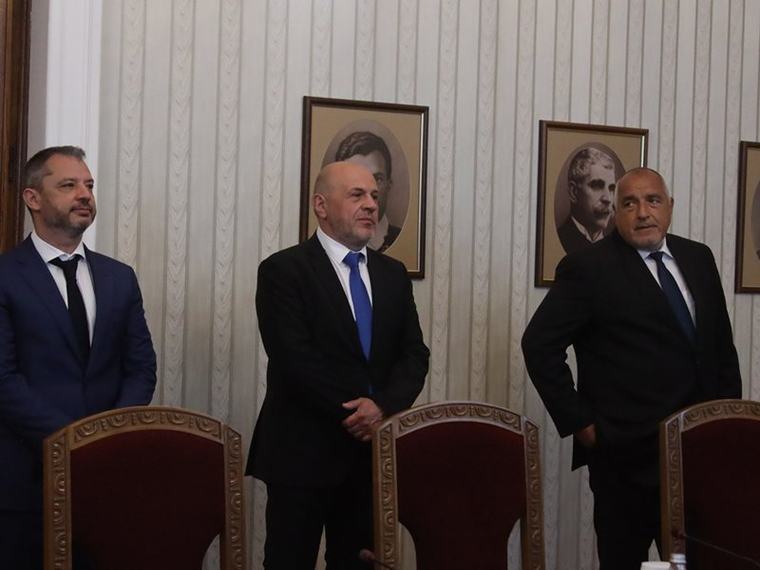 ГЕРБ притиска тежко Бойко Борисов да има кандидат за президент (Обзор)