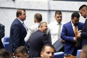 Десетки кадрови назначения очакват парламента